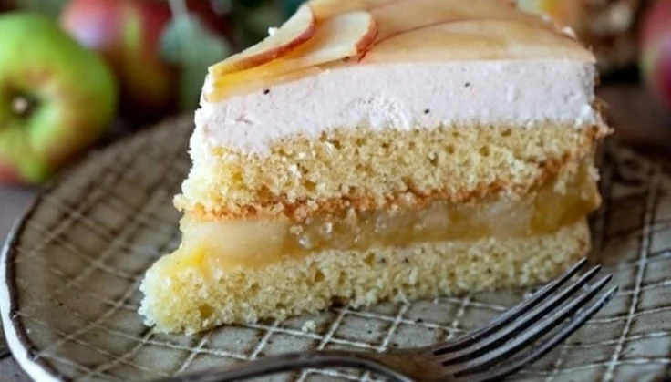 Apfel-Mascarpone-Torte mit Mandelboden