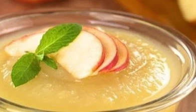 Apfelmus selber machen: kinderleicht und ohne Zuckerzusatz | Rezept | Einfaches selbstgemachtes fruchtpüree, Selbstgemachtes apfelmus-rezept, Wie man apfelmus macht