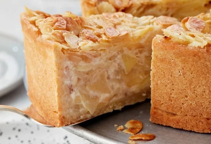 Fruchtiger Apfel Bienenstich Kuchen