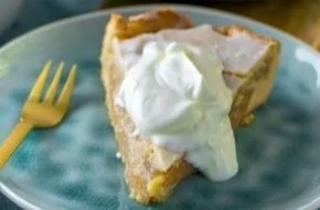 Gedeckter Apfelkuchen mit Zimt Apfelmus