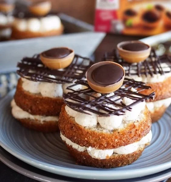 Haselnuss Törtchen mit Zimtcreme und Toffifee