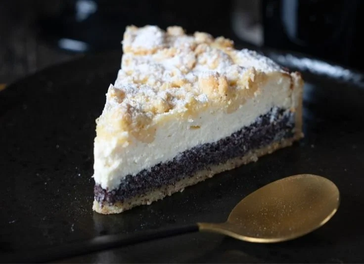 Käsekuchen mit Mohnfüllung und Streuseln