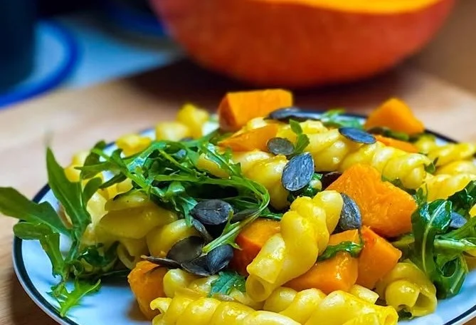 Kürbis-Pasta mit Rucola