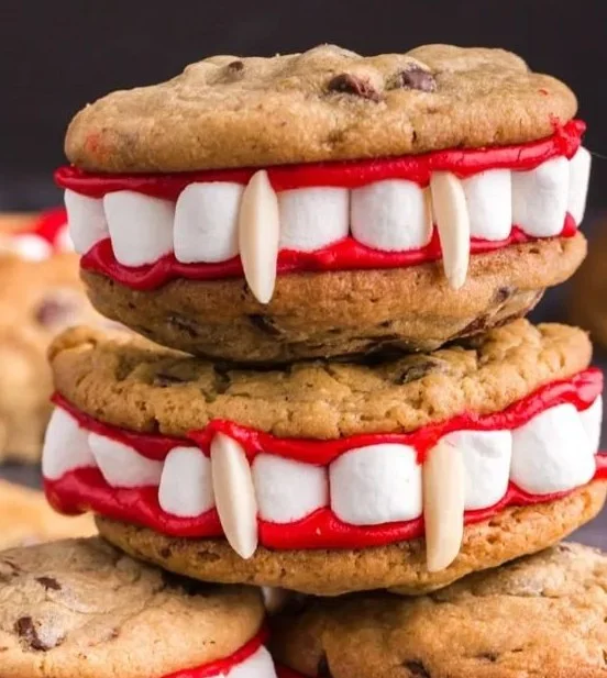 Spooky Vampire Teeth Cookies Recipe | Halloween cookie designs, Easy halloween cookies, Halloween cookie recipes