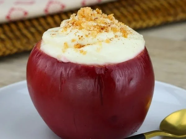 Warmen Käsekuchen im Apfel