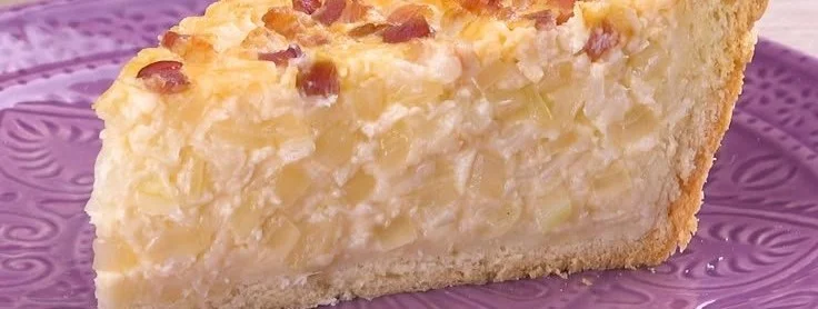 Hausgemachter Zwiebelkuchen aus frischen Zutaten